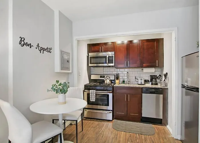 1br Bright And Airy In Hyde Park - Hyde Park 109 And 209 Rep * Chicago